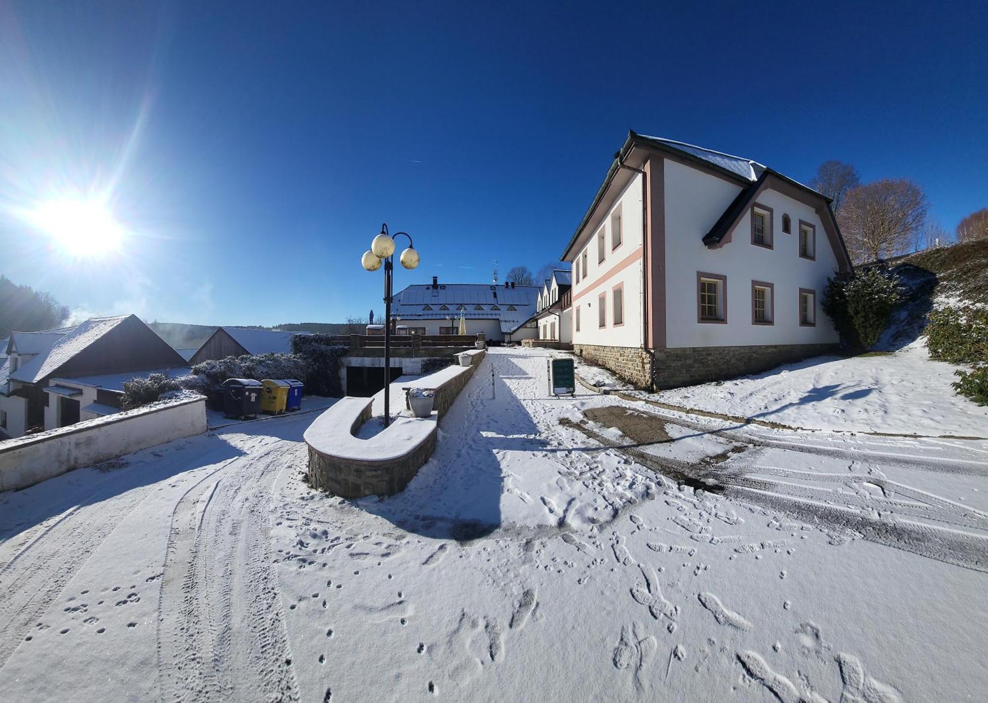 Hotel Zlaty Potok Nicov  Bagian luar foto